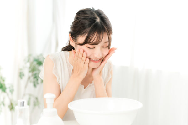 忙しい朝でも毛穴スッキリ。マナラの朝洗顔が混合肌にちょうどいい理由